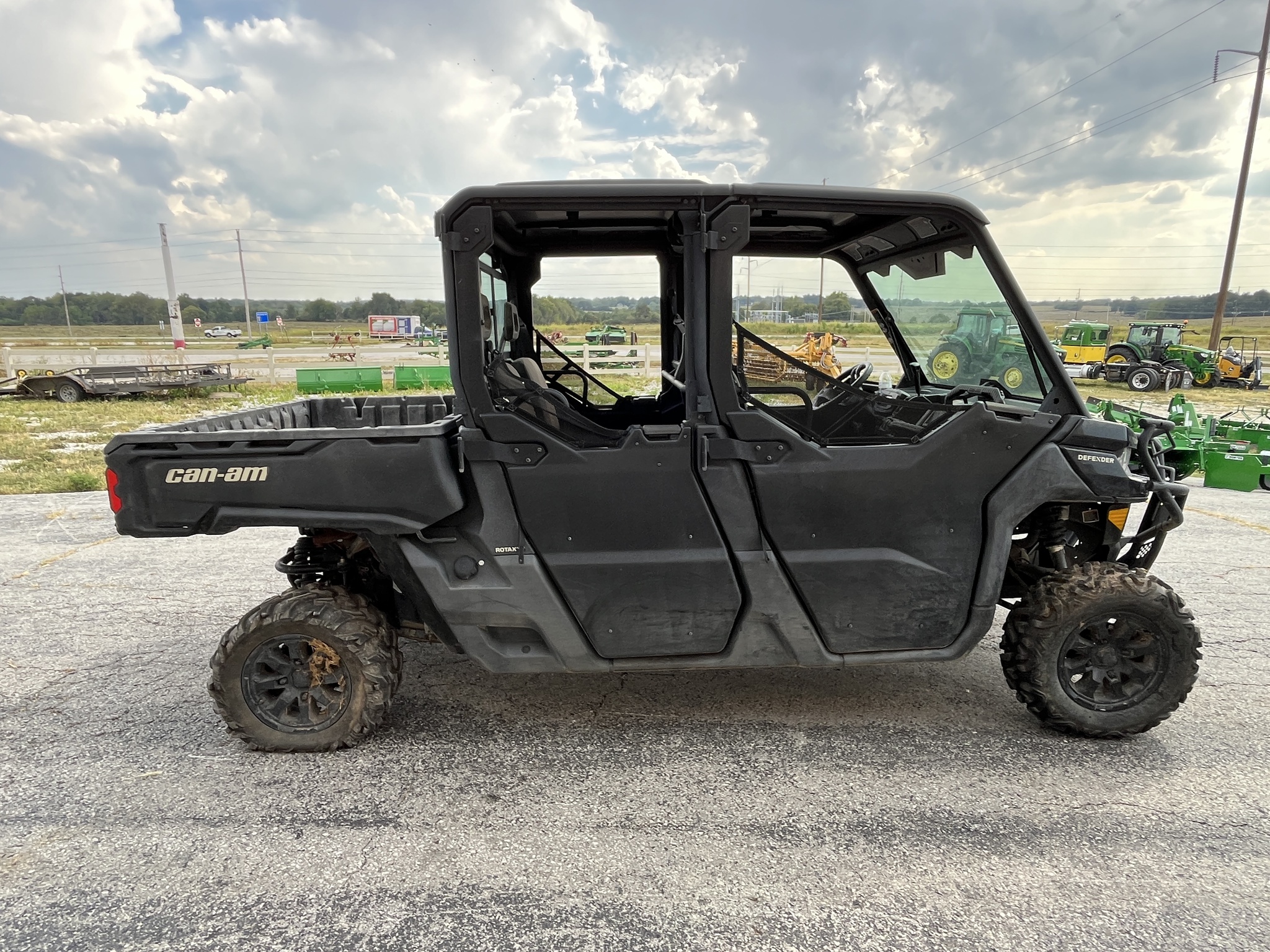  2023 Can-Am DEFENDER HD-10 DPS at Heritage Tractor in Rogersville, MO