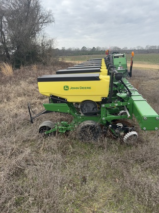 2022 John Deere 1725 Photo 3