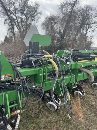 2022 John Deere 1725 Photo 8