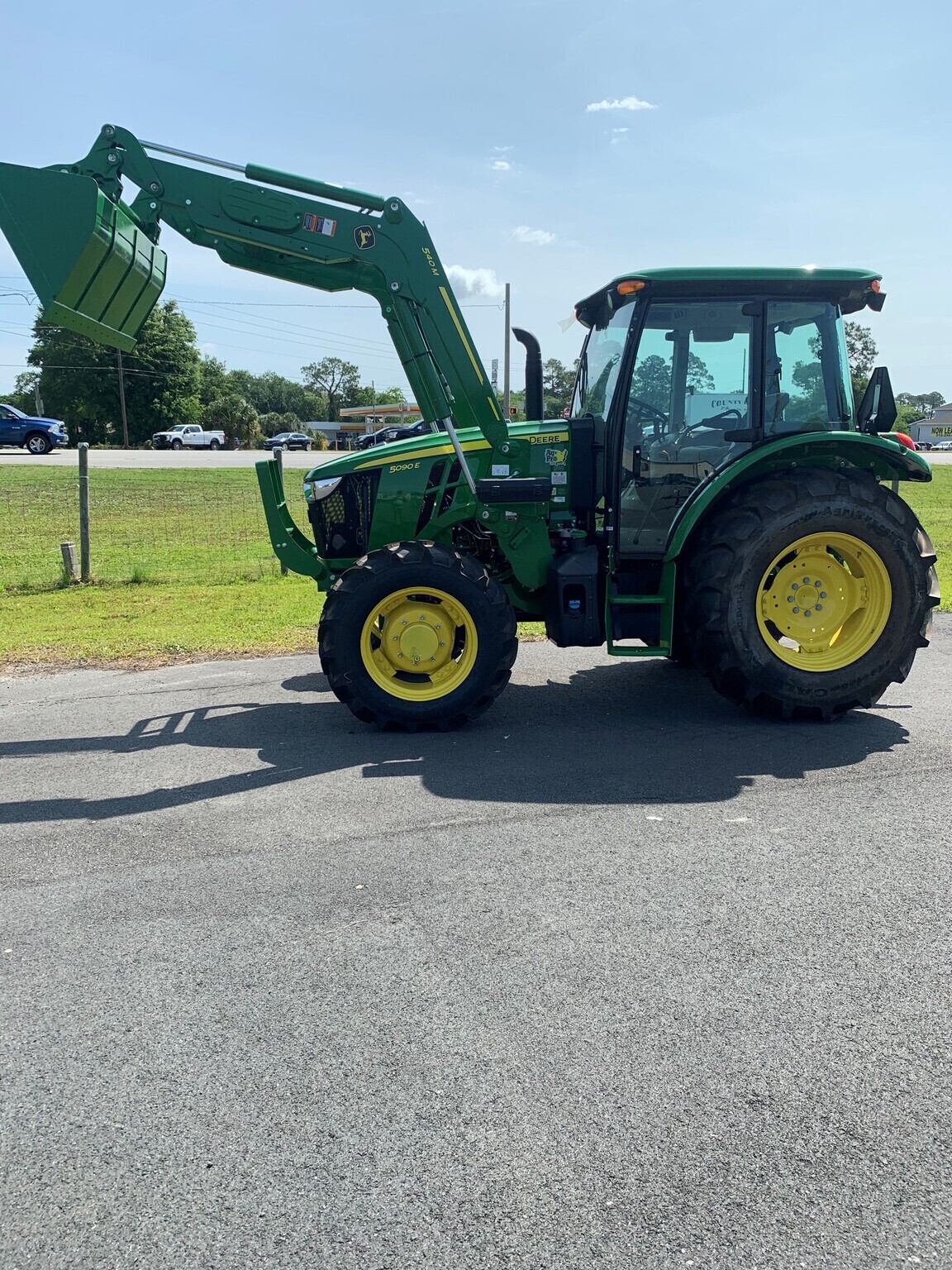2025 John Deere 5090E Image 1