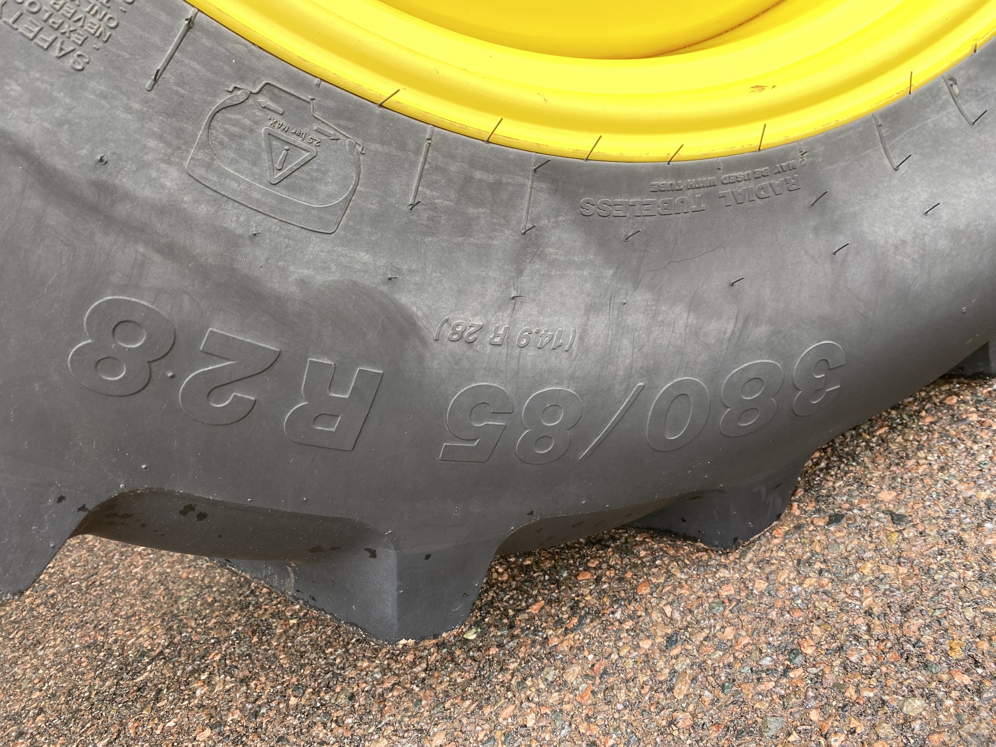 2023 John Deere 6110M Image 18