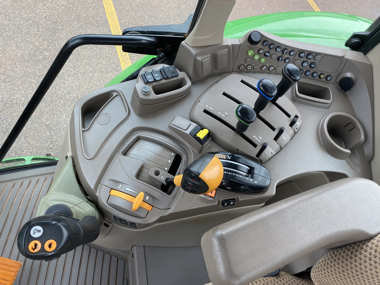2023 John Deere 6110M Image 16