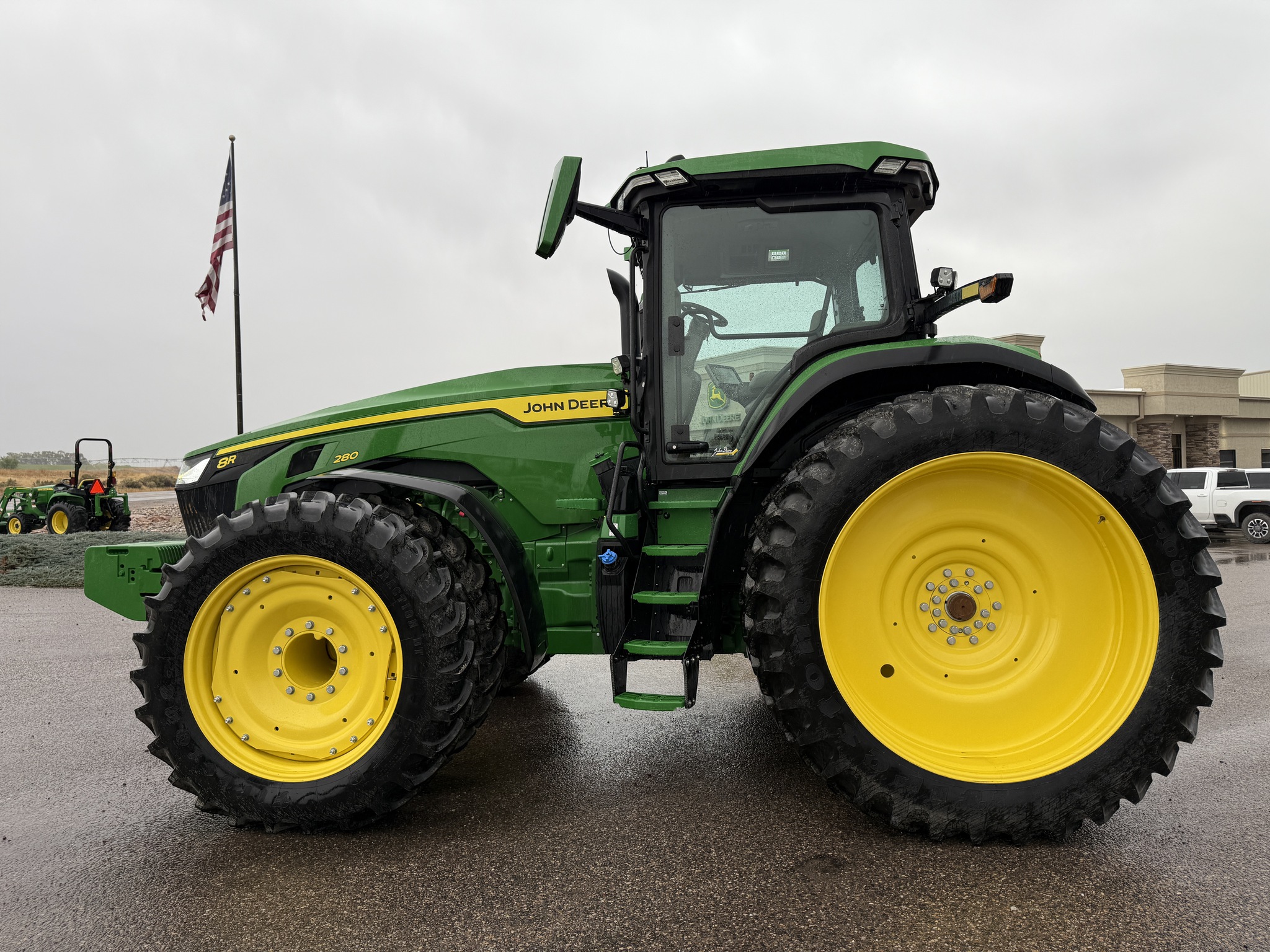 2023 John Deere 8R 280 Image 2