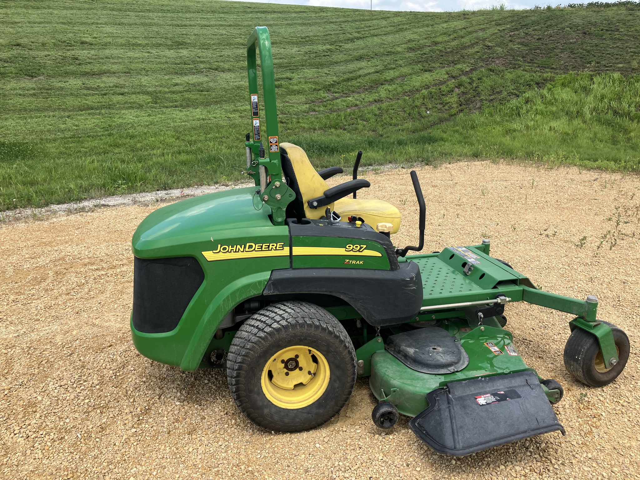 2009 John Deere 997 Image 2
