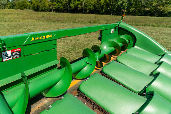 Used 2010 John Deere 606C Corn and Row Crop headers at Koenig Equipment in Anna, OH - Photo11