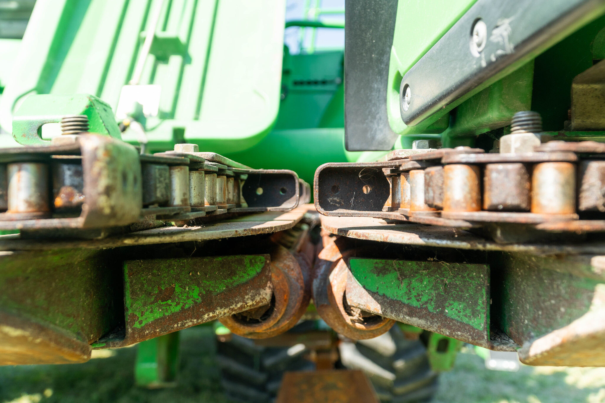 Used 2010 John Deere 606C Corn and Row Crop headers at Koenig Equipment in Anna, OH - PhotoXL16