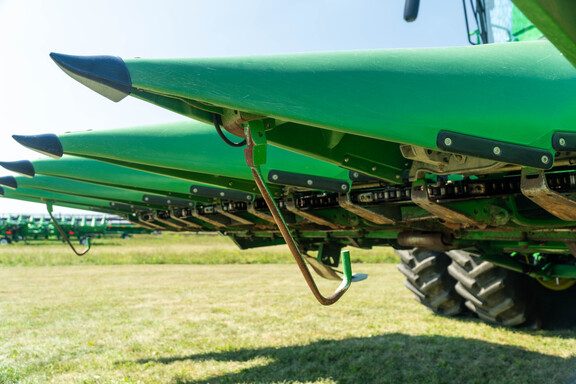 Used 2010 John Deere 606C Corn and Row Crop headers at Koenig Equipment in Anna, OH - Photo21