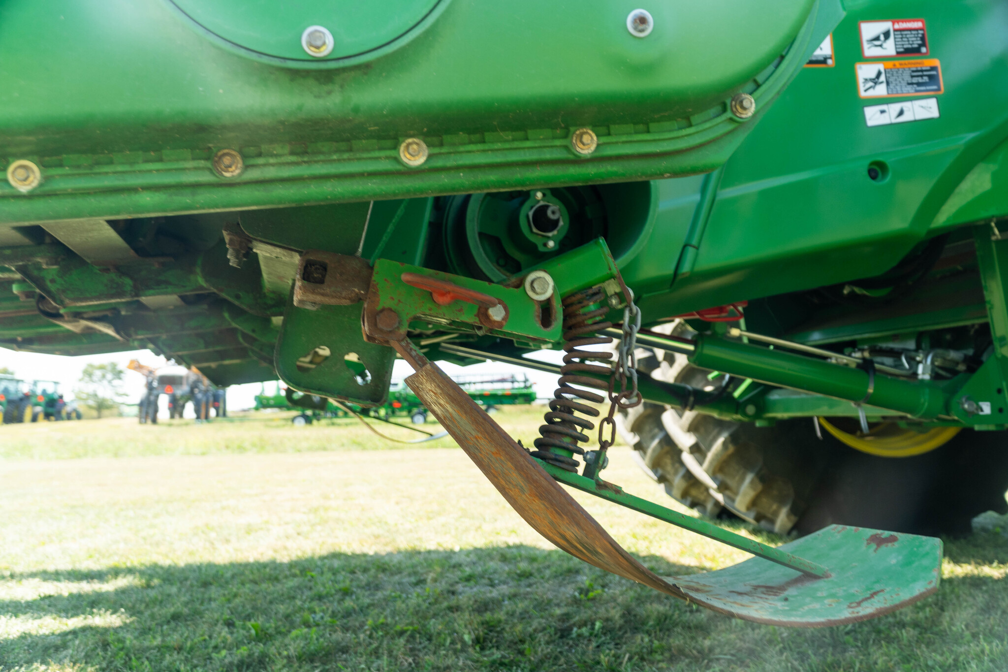 Used 2010 John Deere 606C Corn and Row Crop headers at Koenig Equipment in Anna, OH - PhotoXL22