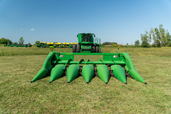 Used 2010 John Deere 606C Corn and Row Crop headers at Koenig Equipment in Anna, OH - Photo5