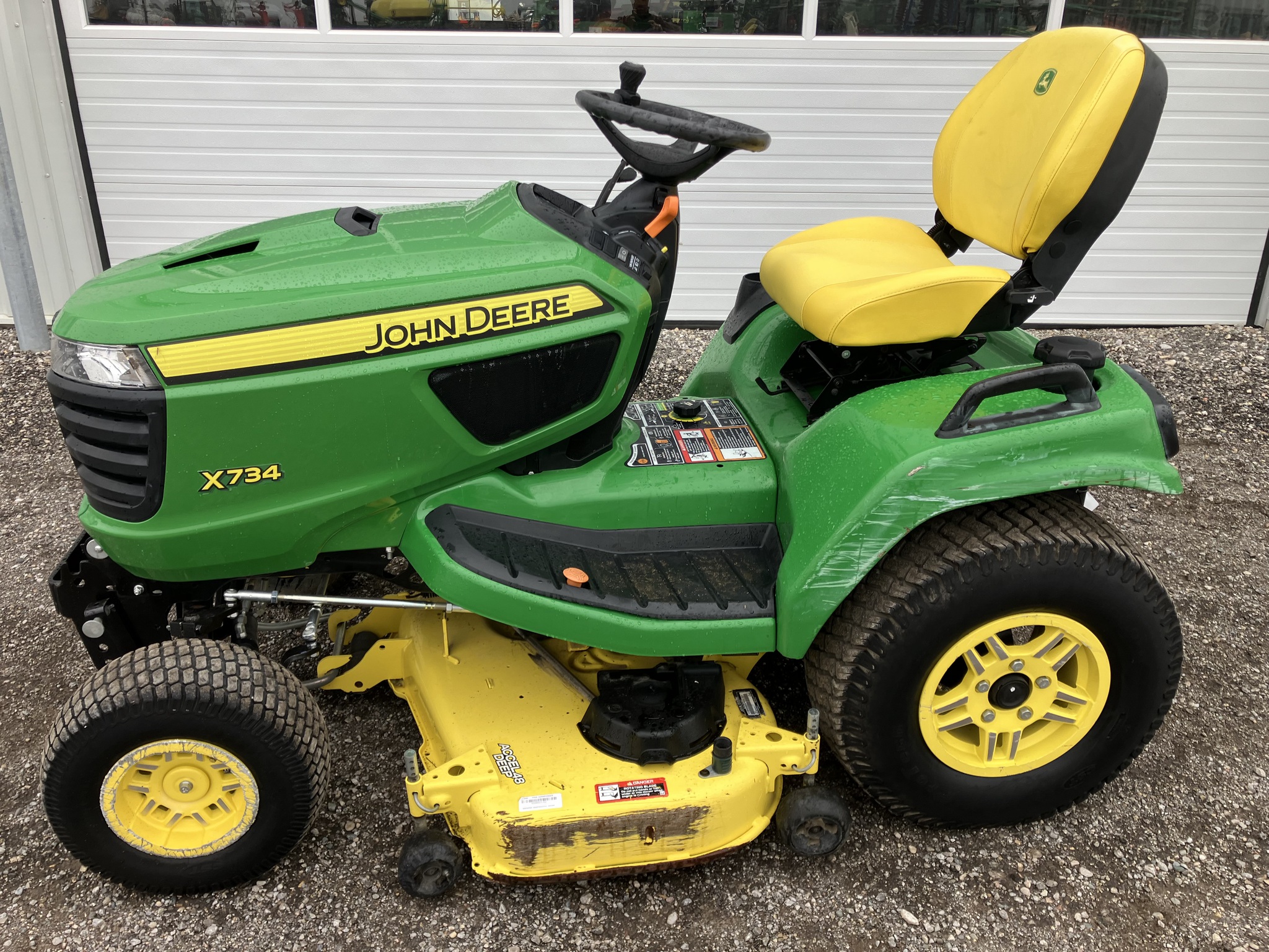 2020 John Deere X734 Image 4
