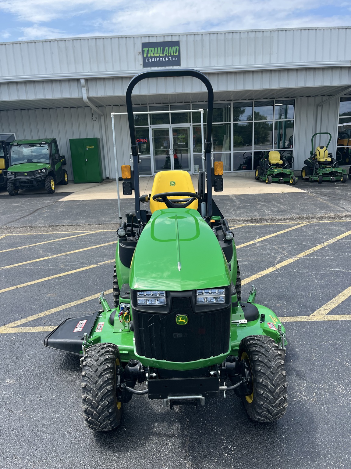 2023 John Deere 1025R Image 6