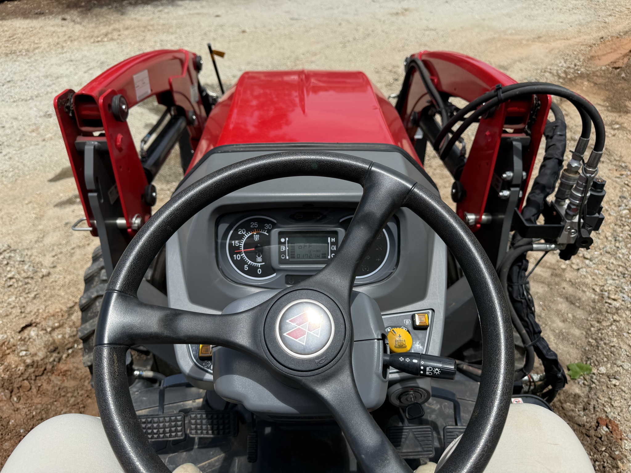 2022 Massey Ferguson 1835M Image 8