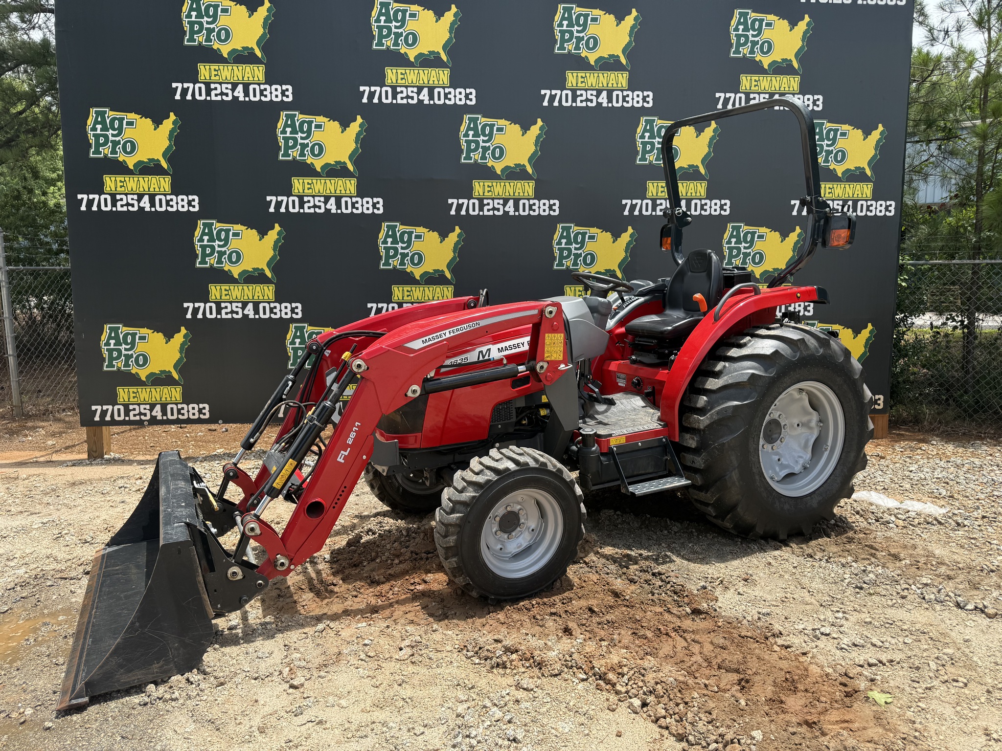 2022 Massey Ferguson 1835M Image 1