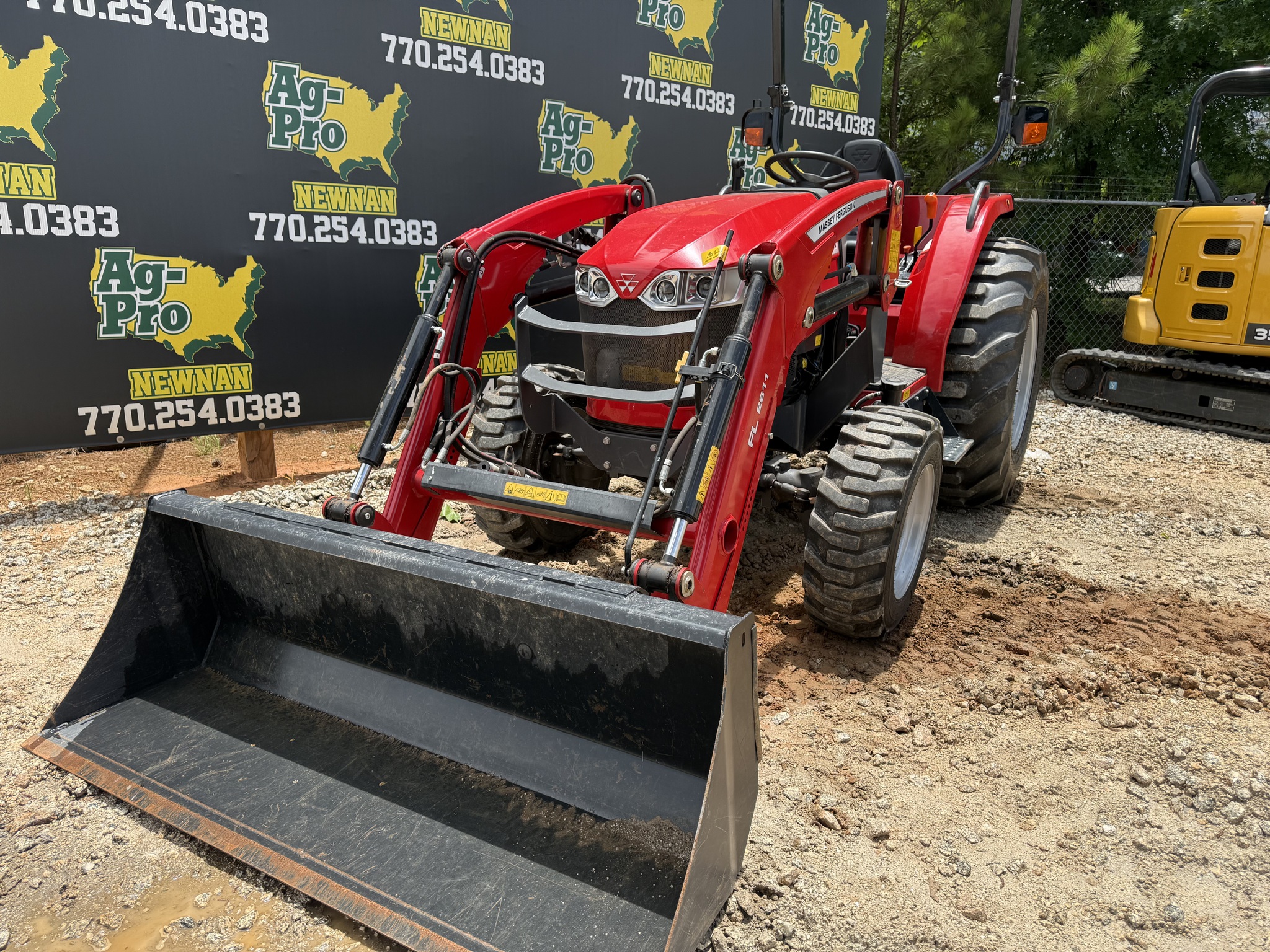 2022 Massey Ferguson 1835M Image 2
