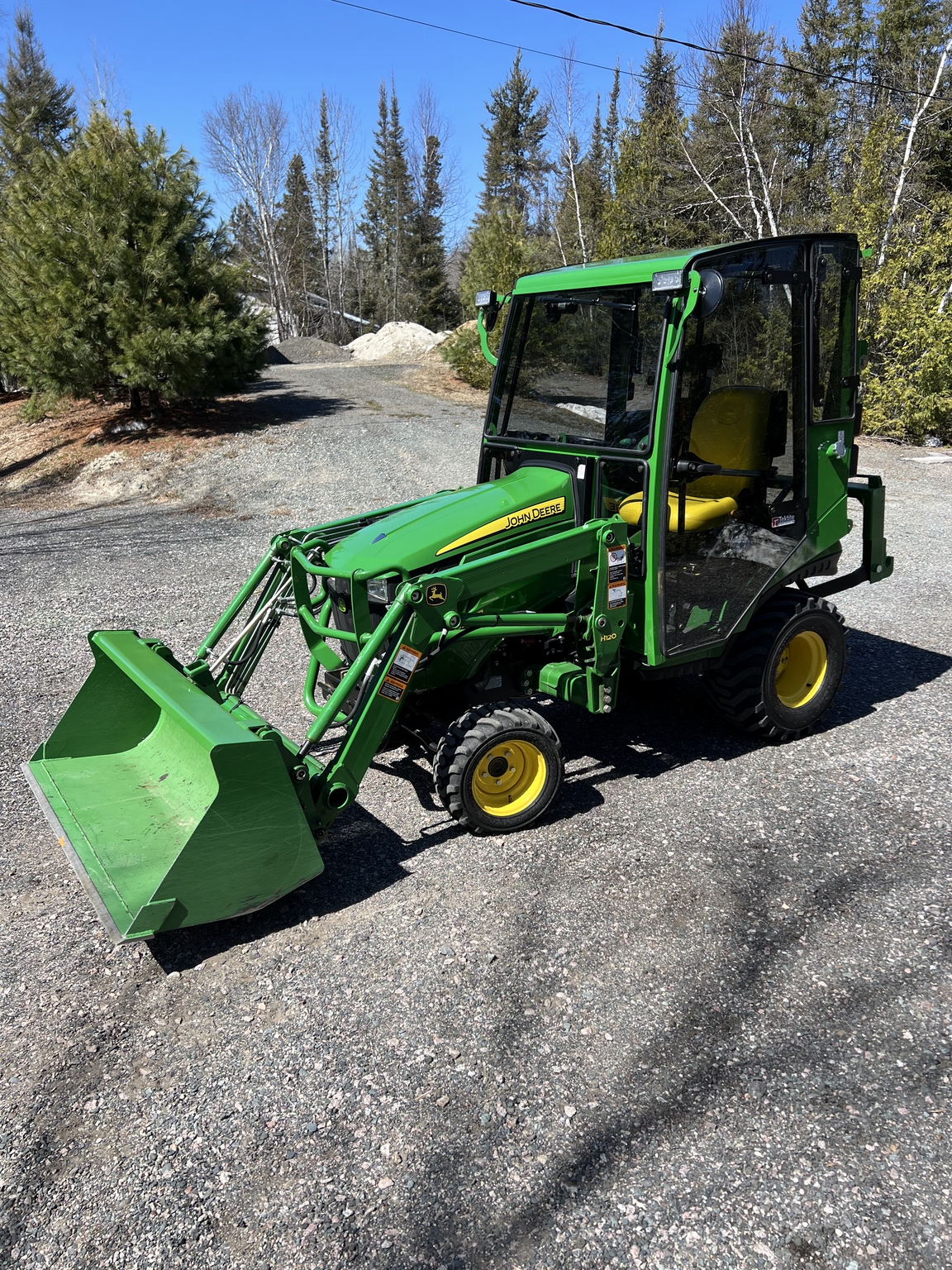 2016 John Deere 1025R Image 1
