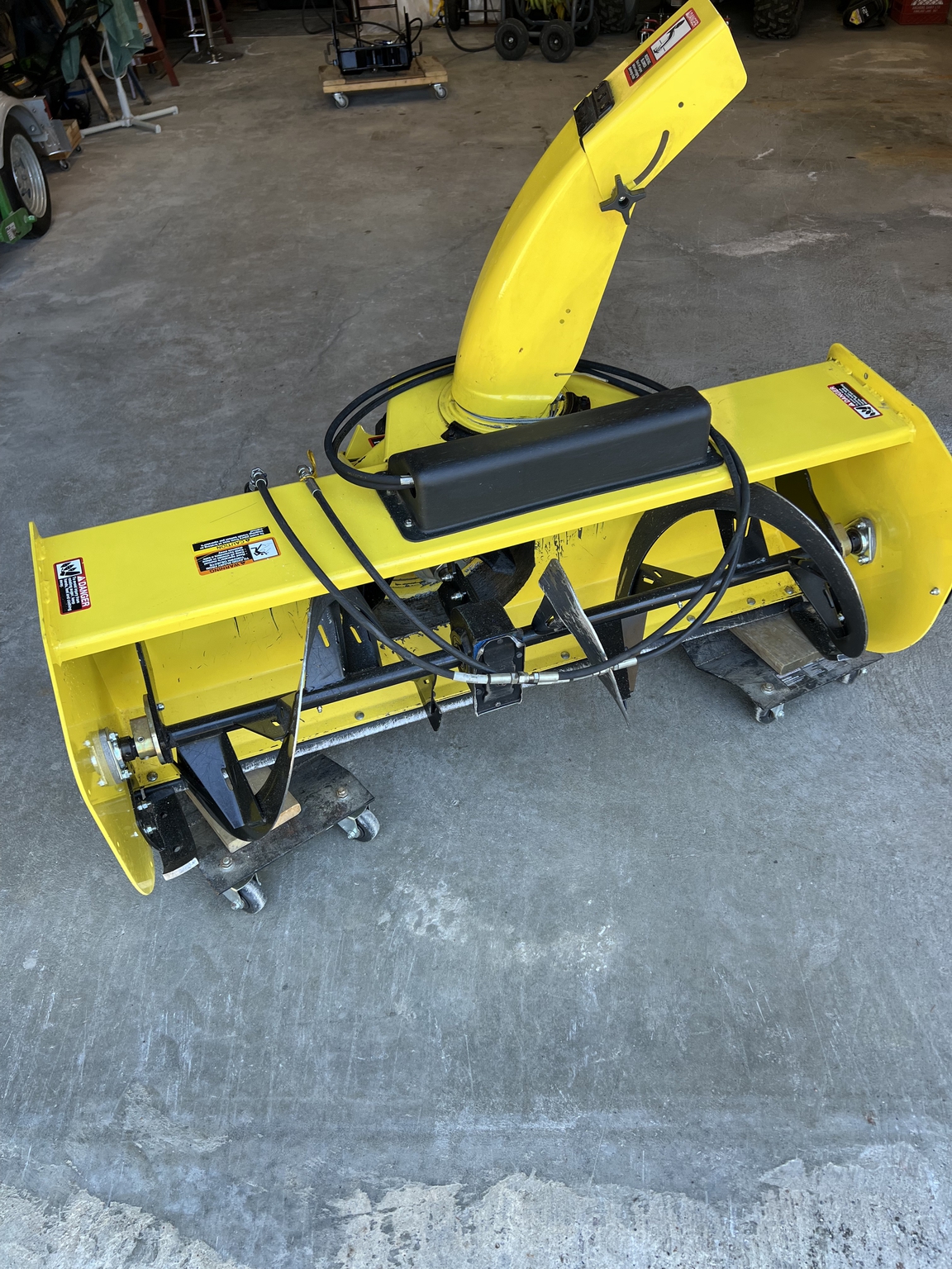 2016 John Deere 1025R Image 11