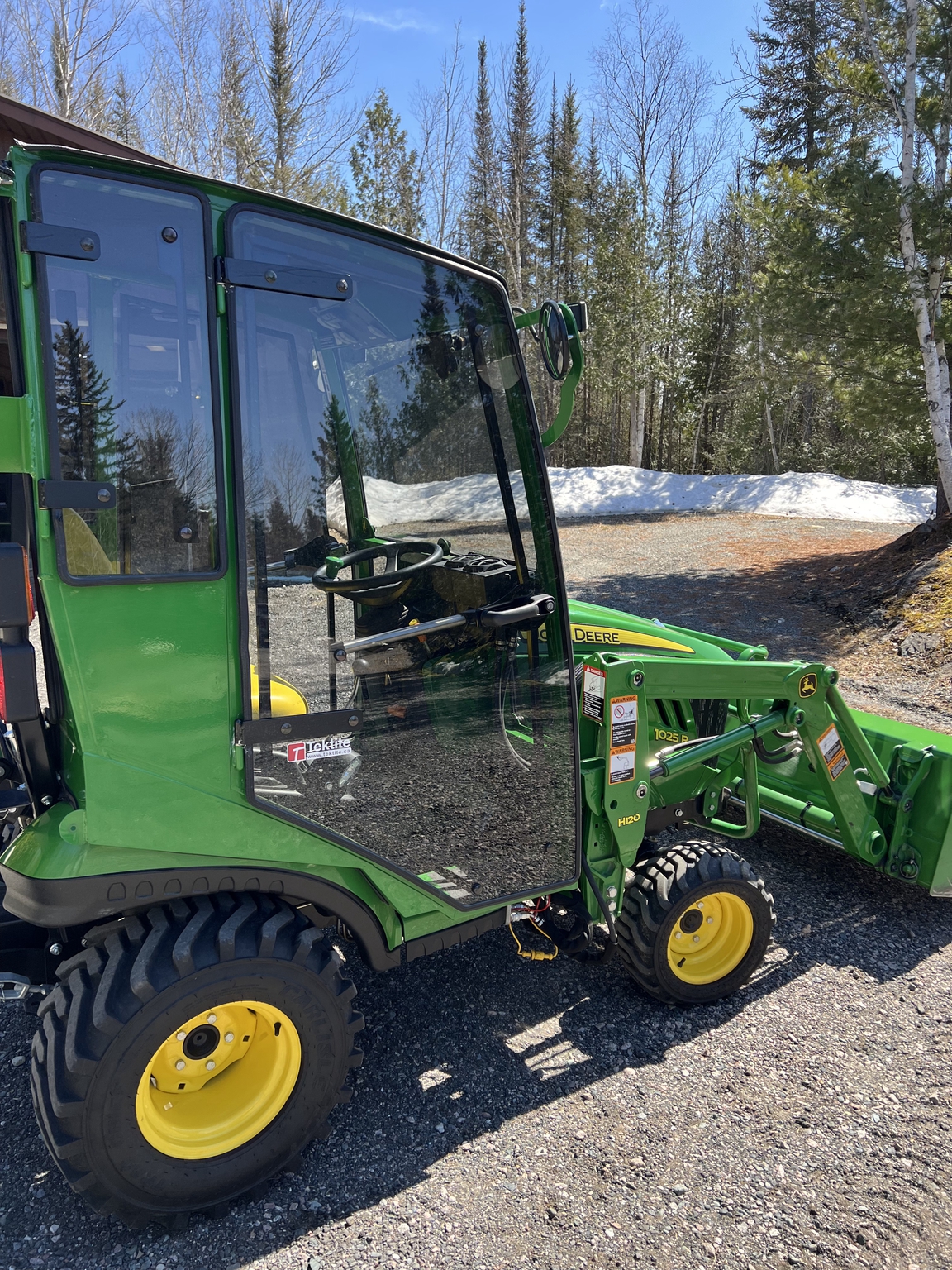 2016 John Deere 1025R Image 2