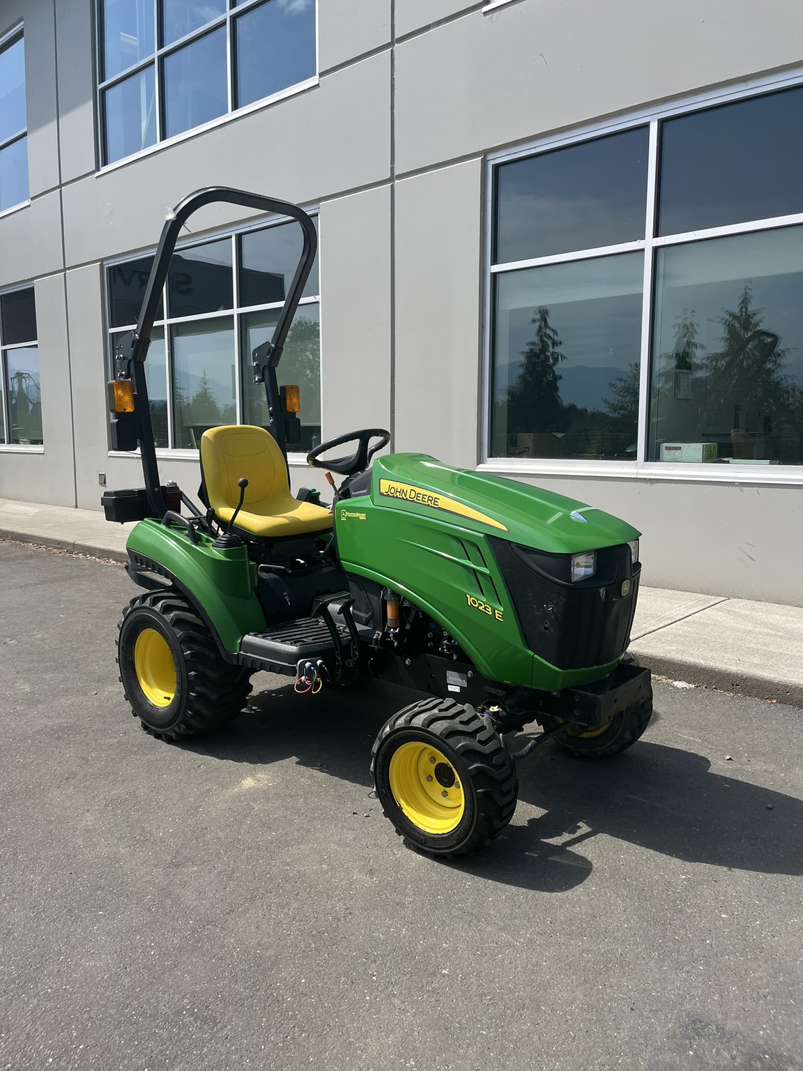2019 John Deere 1023E Image 3