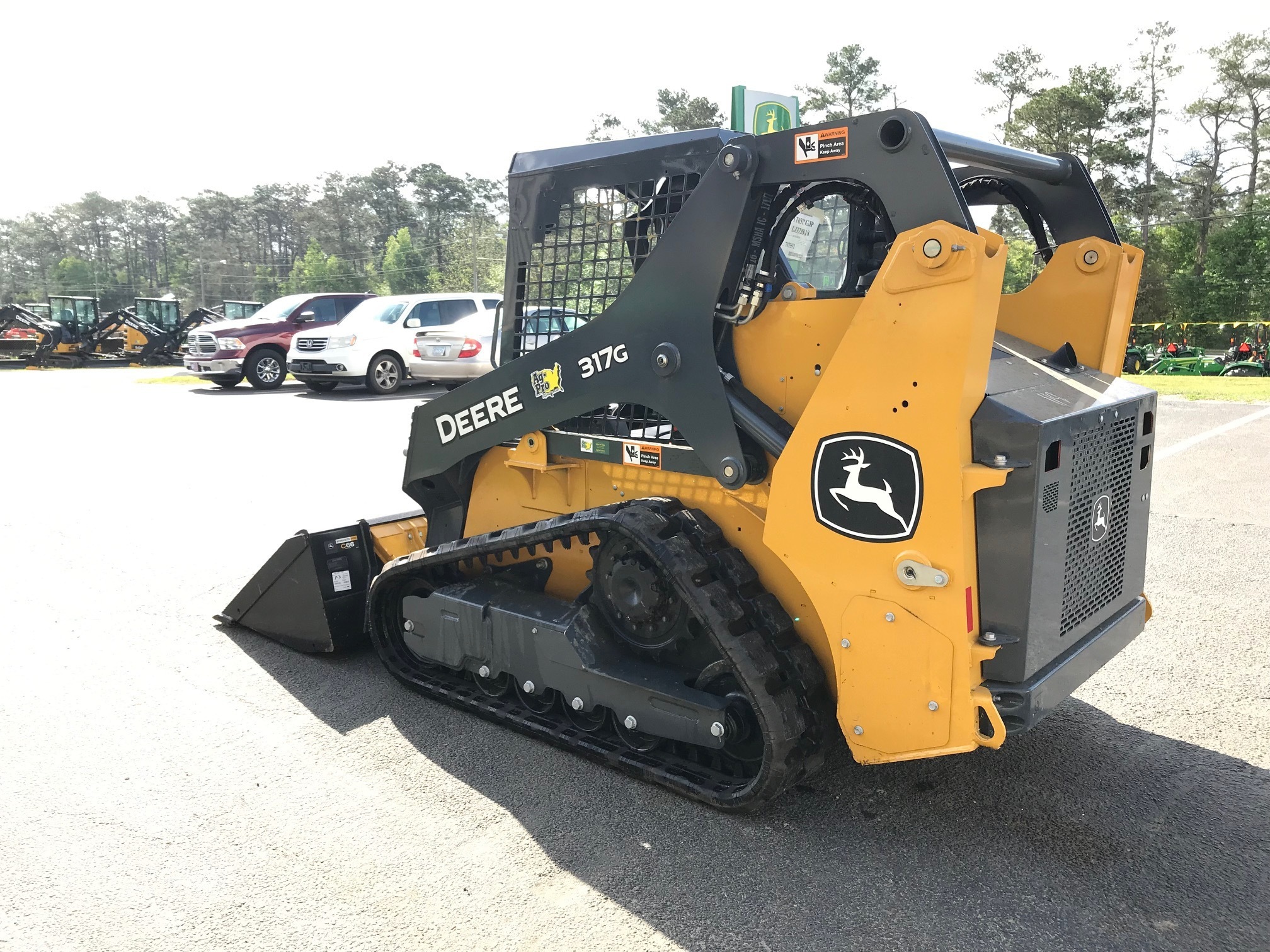 2025 John Deere 317G Image 4