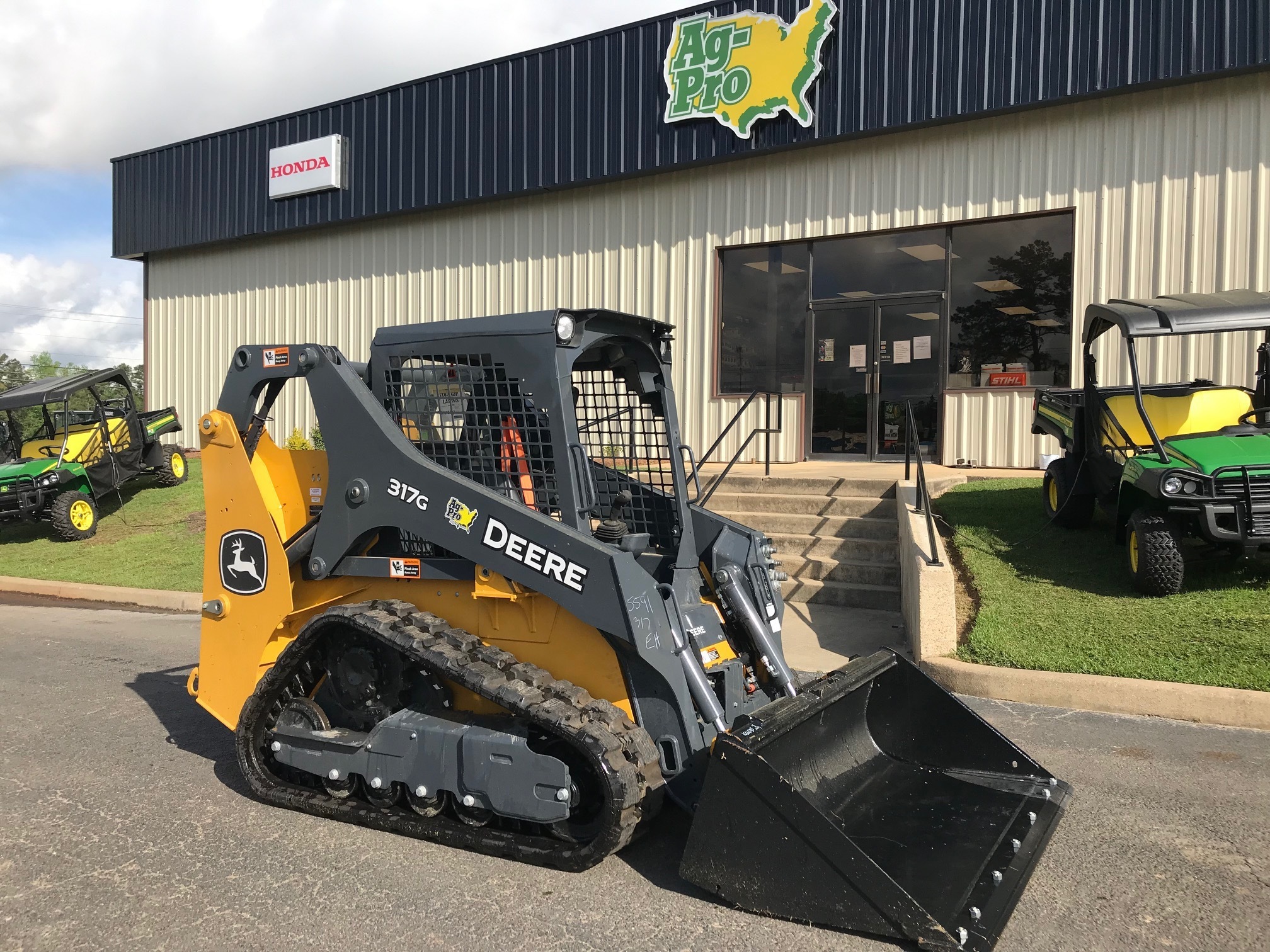 2025 John Deere 317G Image 1
