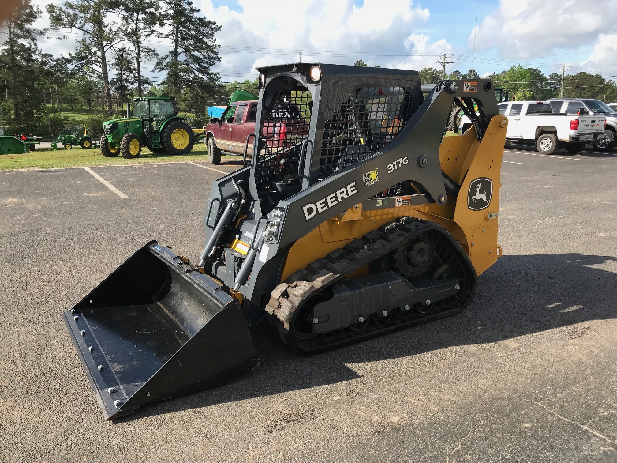 2025 John Deere 317G Image 3