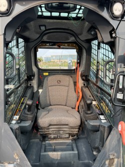 2023 John Deere 325G Image 3