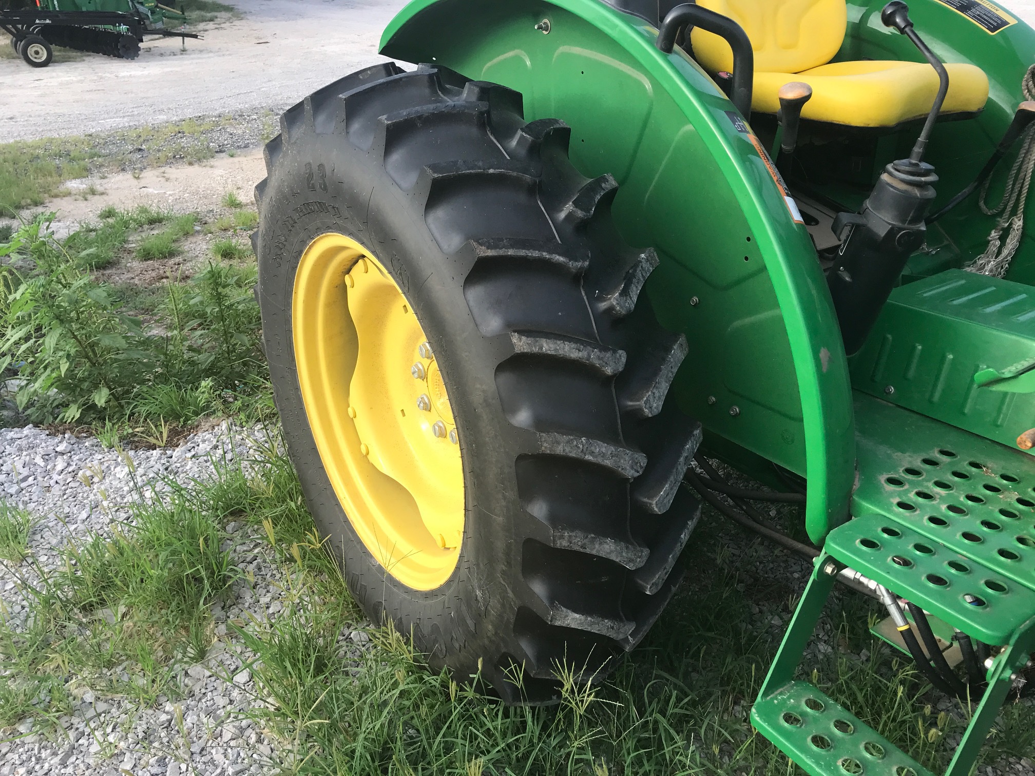 2015 John Deere 5055E Image 6