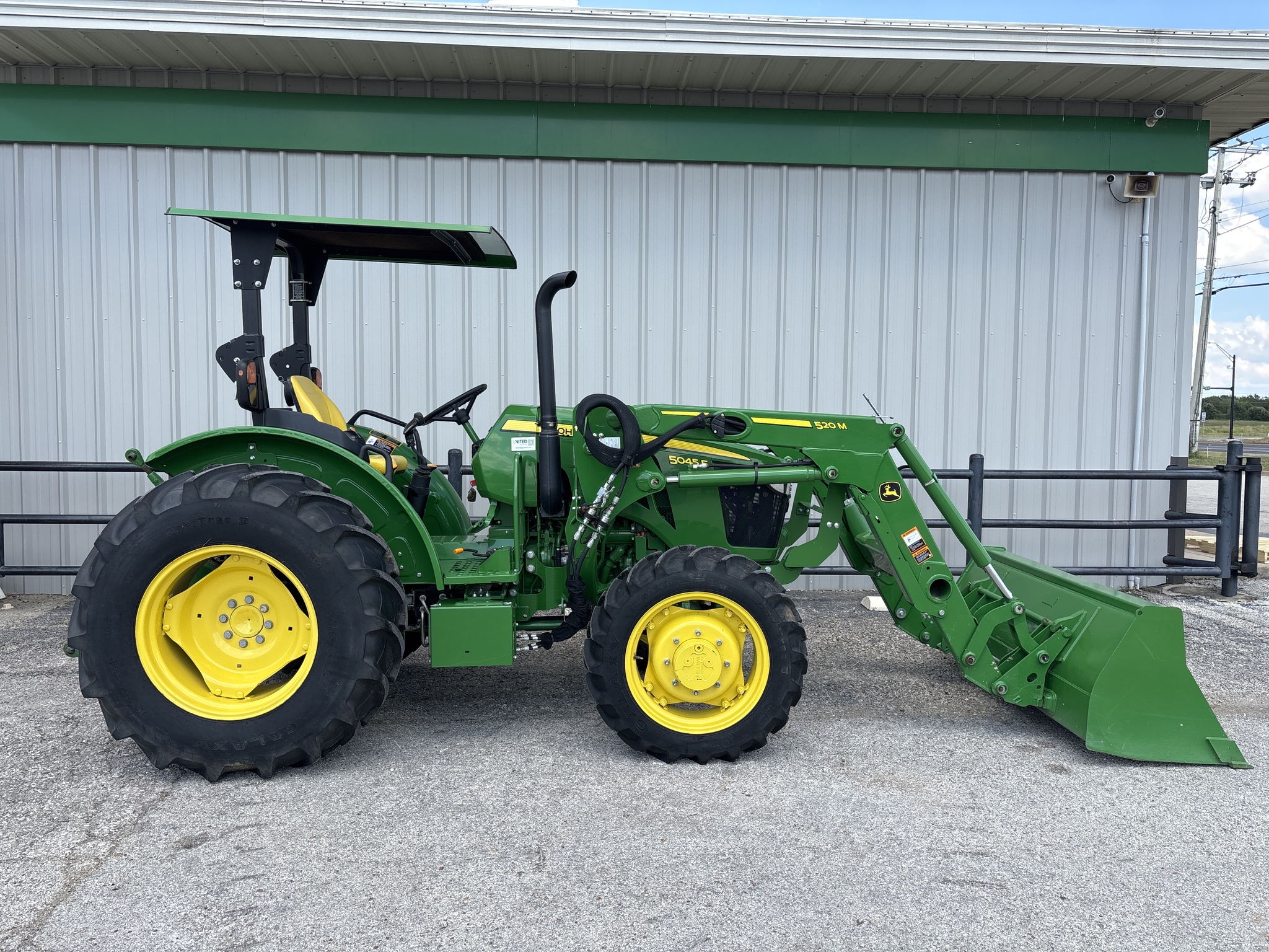 2022 John Deere 5045E Image 9