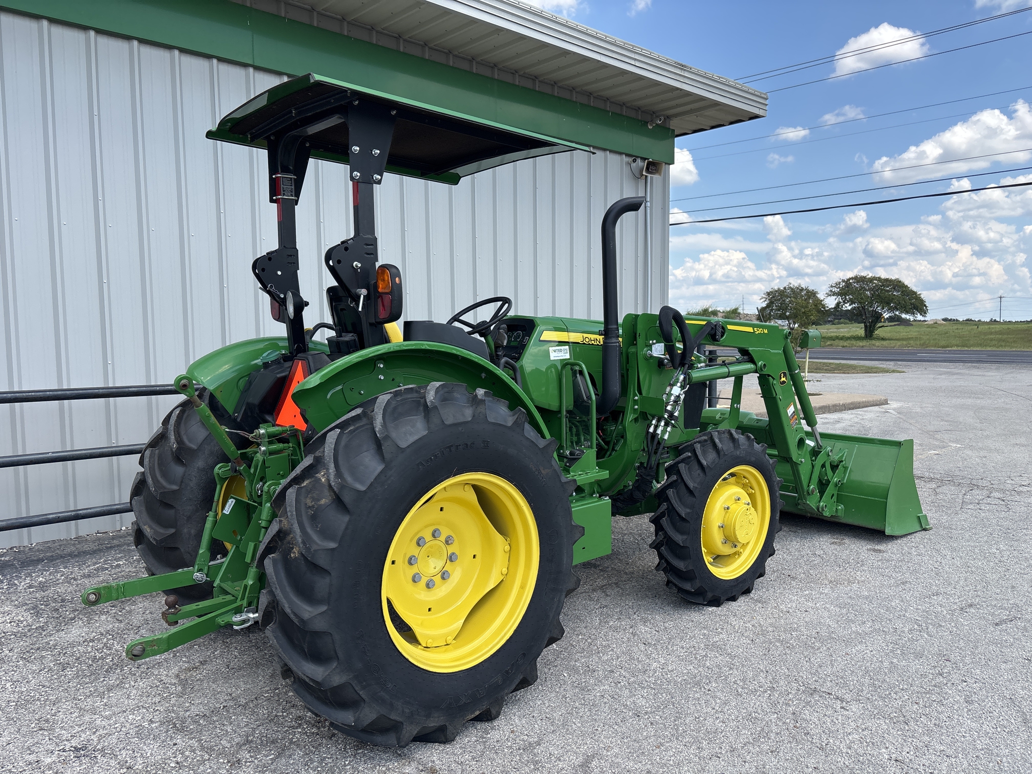 2022 John Deere 5045E Image 7
