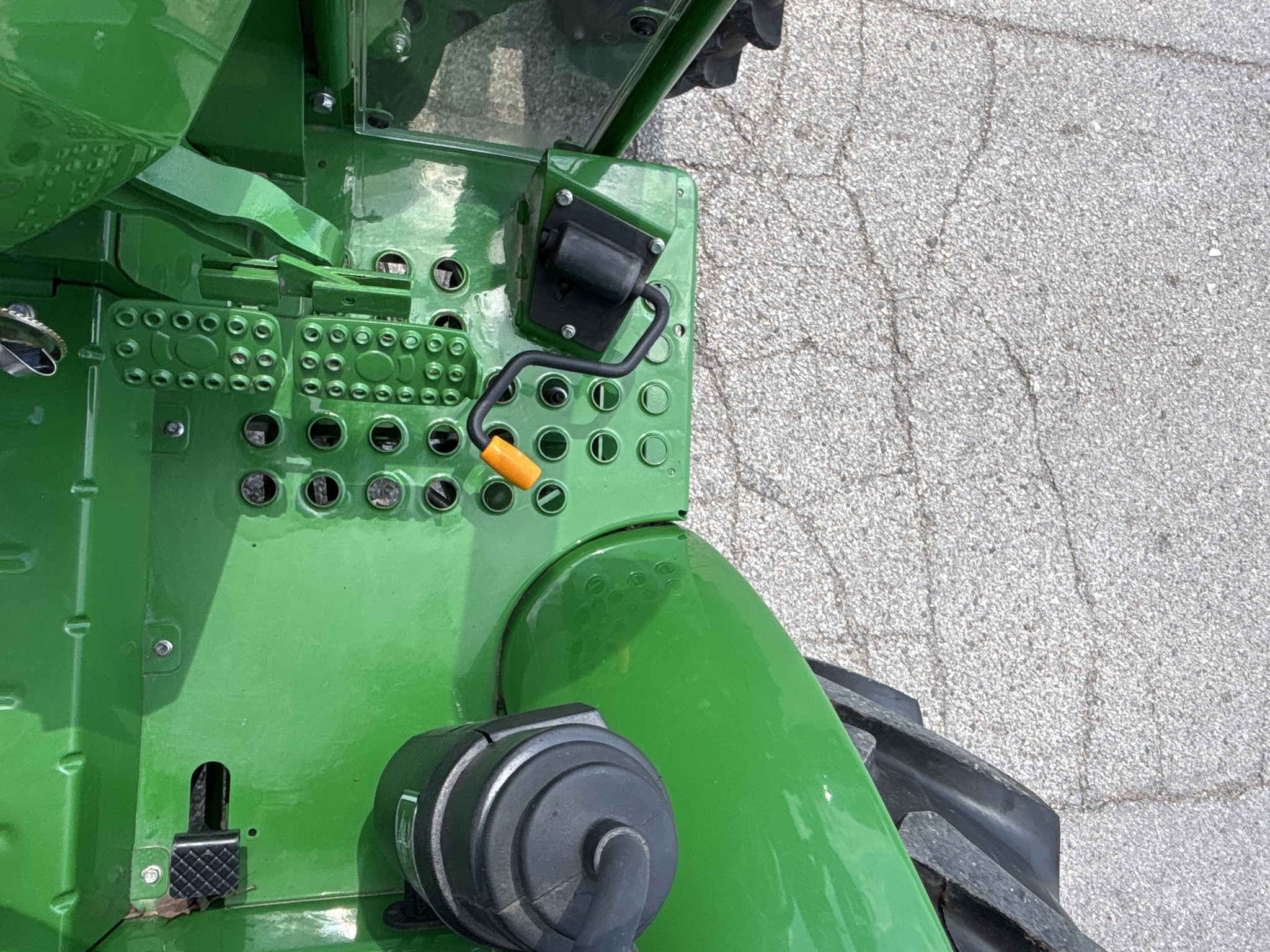 2022 John Deere 5045E Image 23