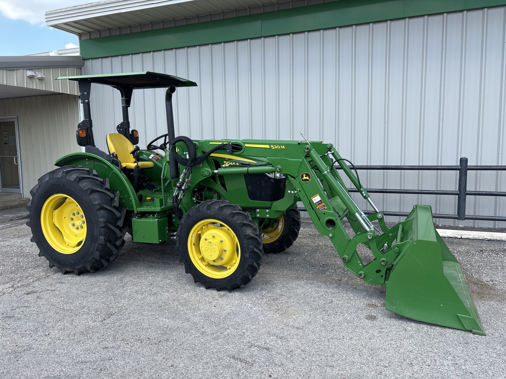 2022 John Deere 5045E Image 10