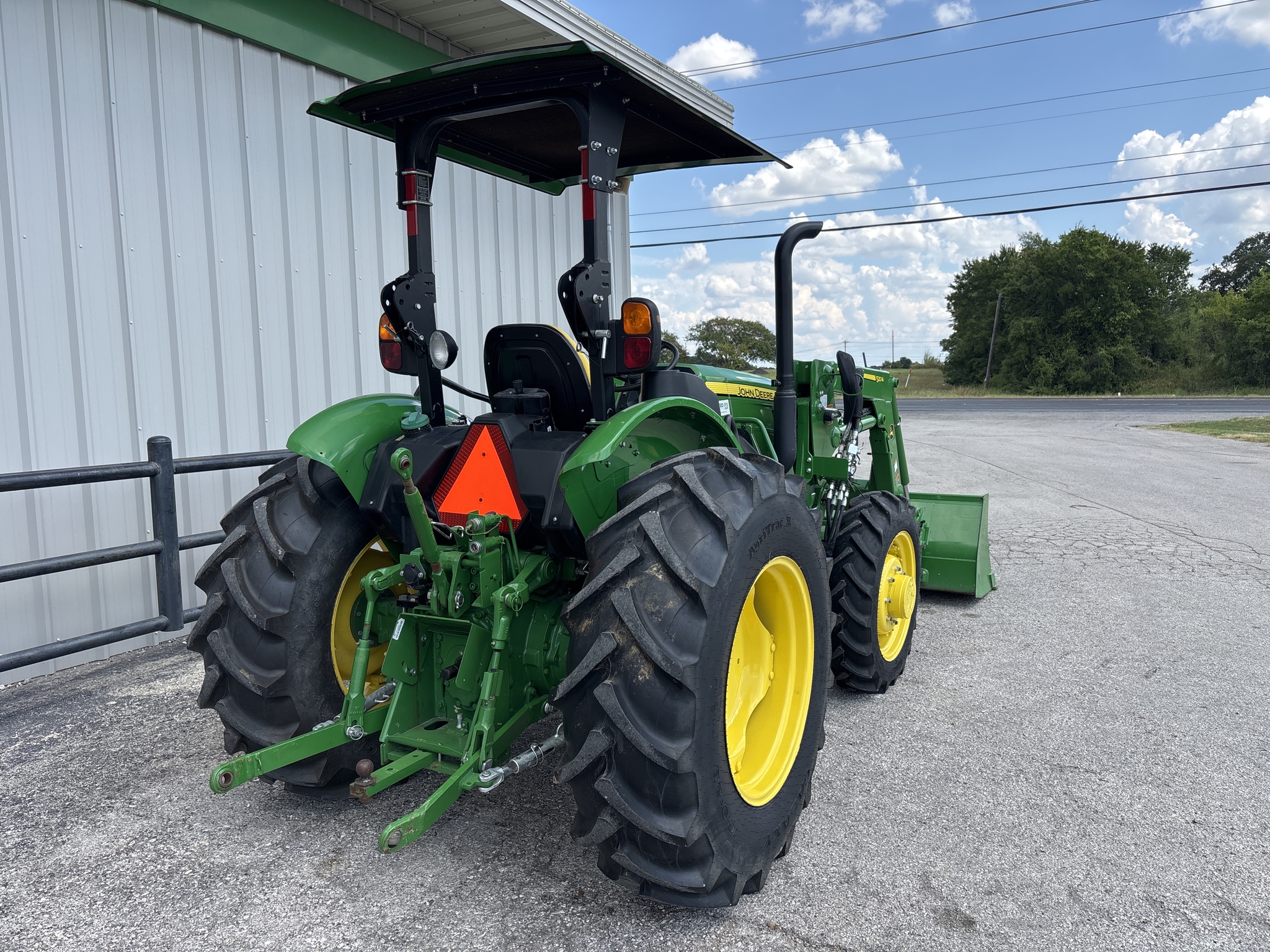 2022 John Deere 5045E Image 6