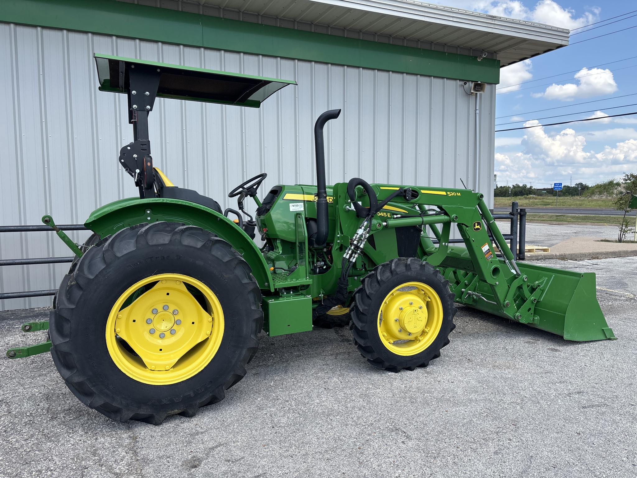 2022 John Deere 5045E Image 8