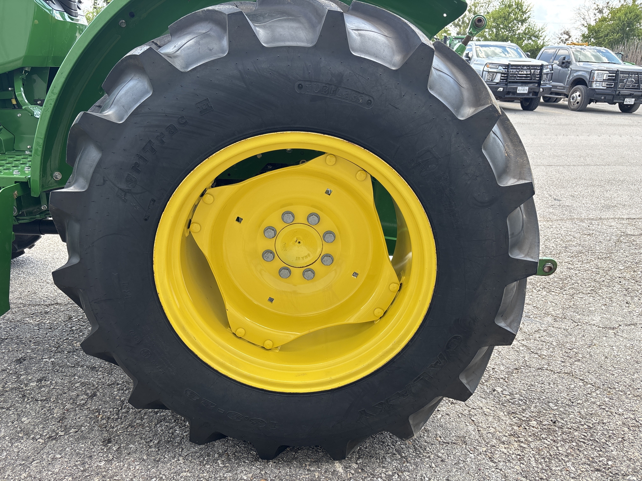 2022 John Deere 5045E Image 25