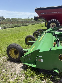 2022 John Deere 520 Image 2