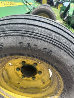 2022 John Deere 520 Image 5
