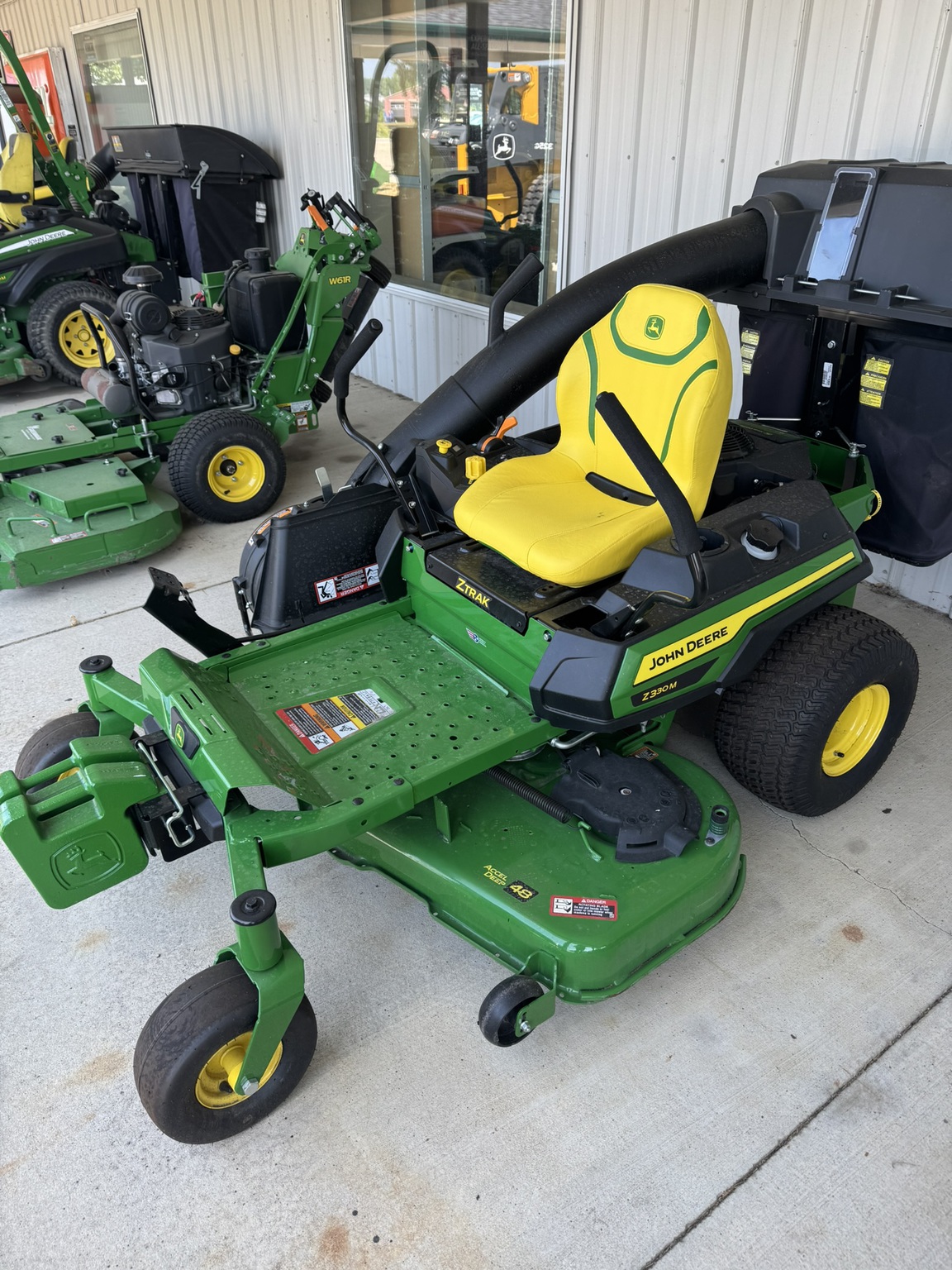 2025 John Deere Z330M Image 1