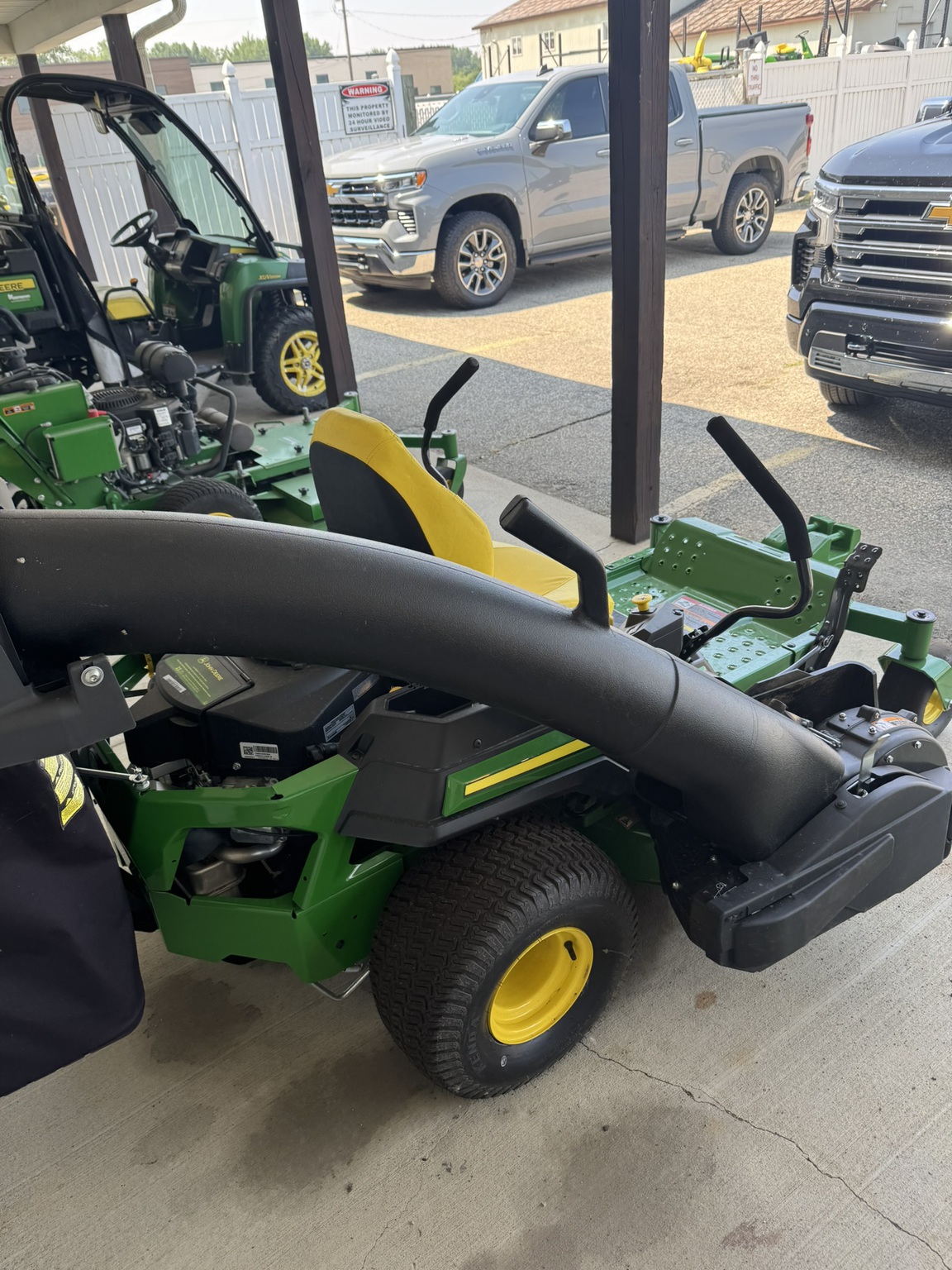 2025 John Deere Z330M Image 3