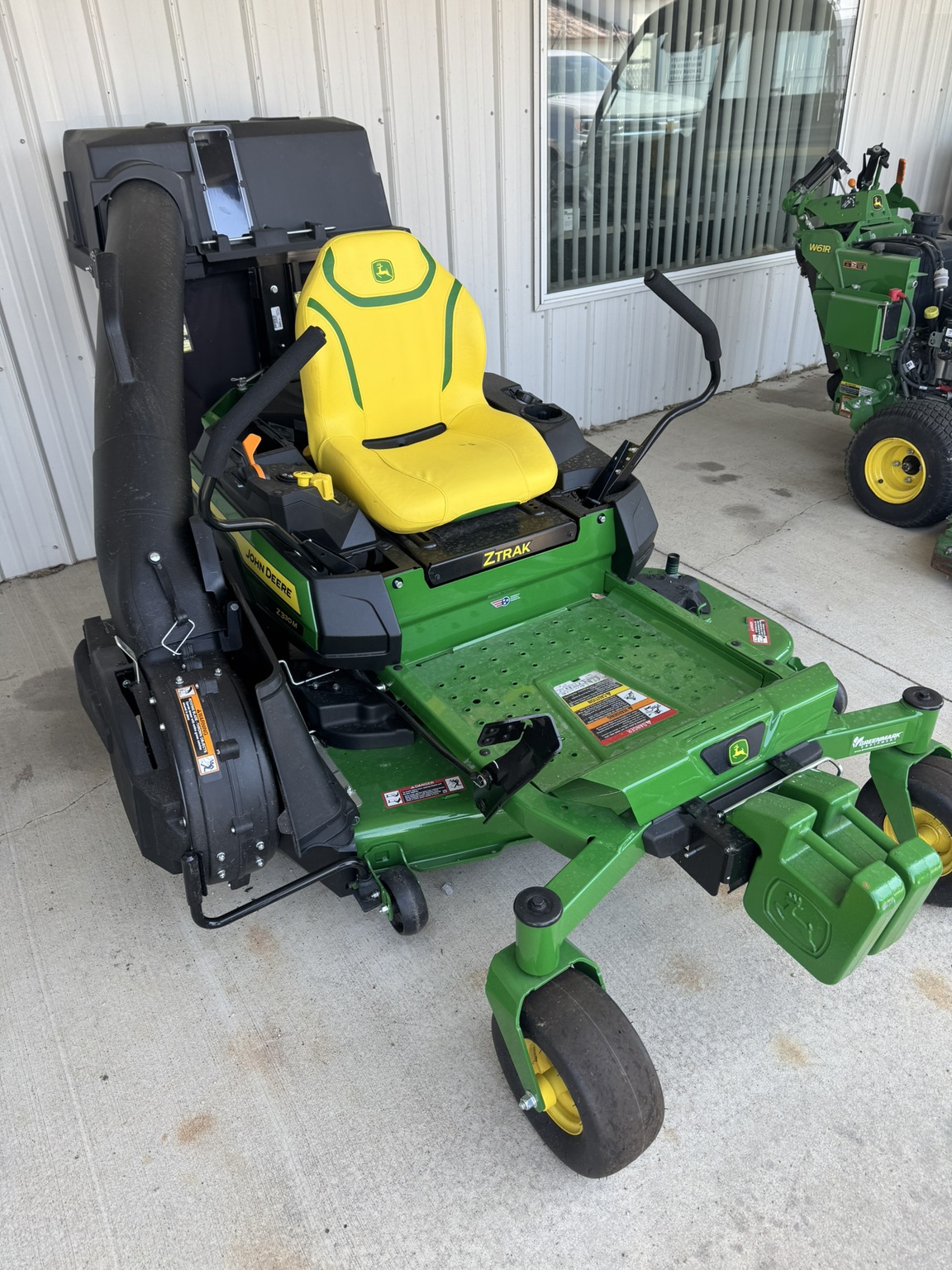 2025 John Deere Z330M Image 2