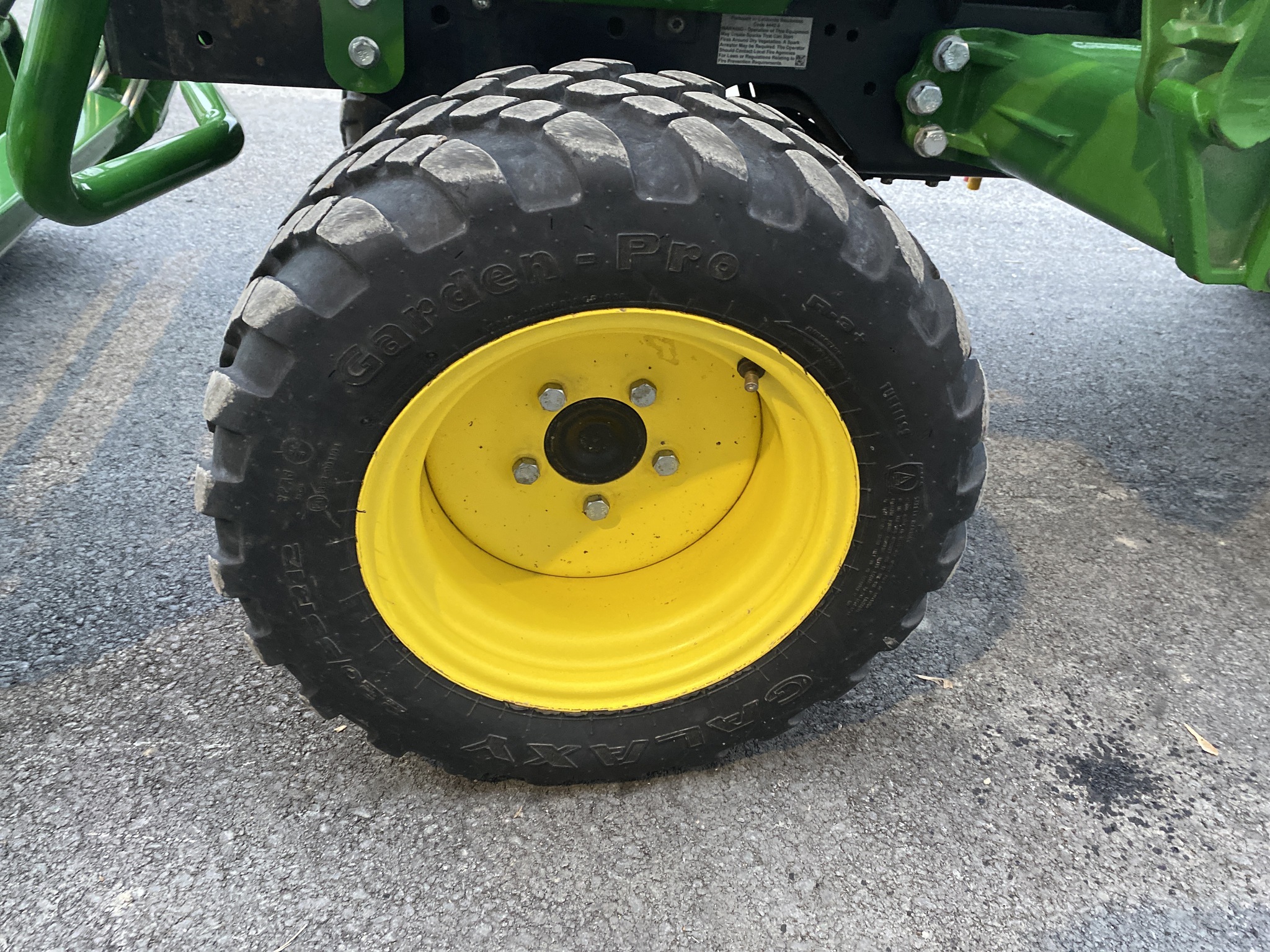 2021 John Deere 2025R Image 8