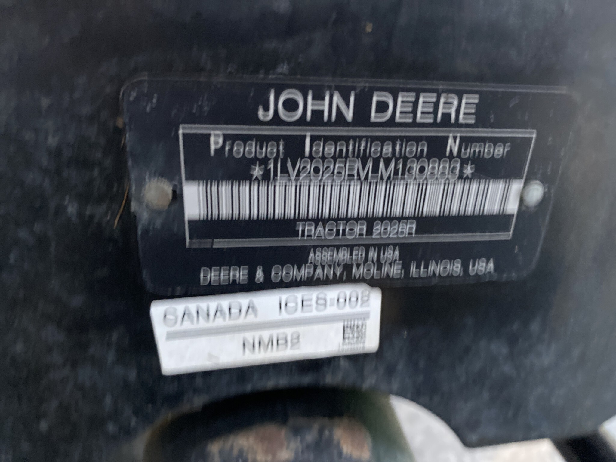 2021 John Deere 2025R Image 10