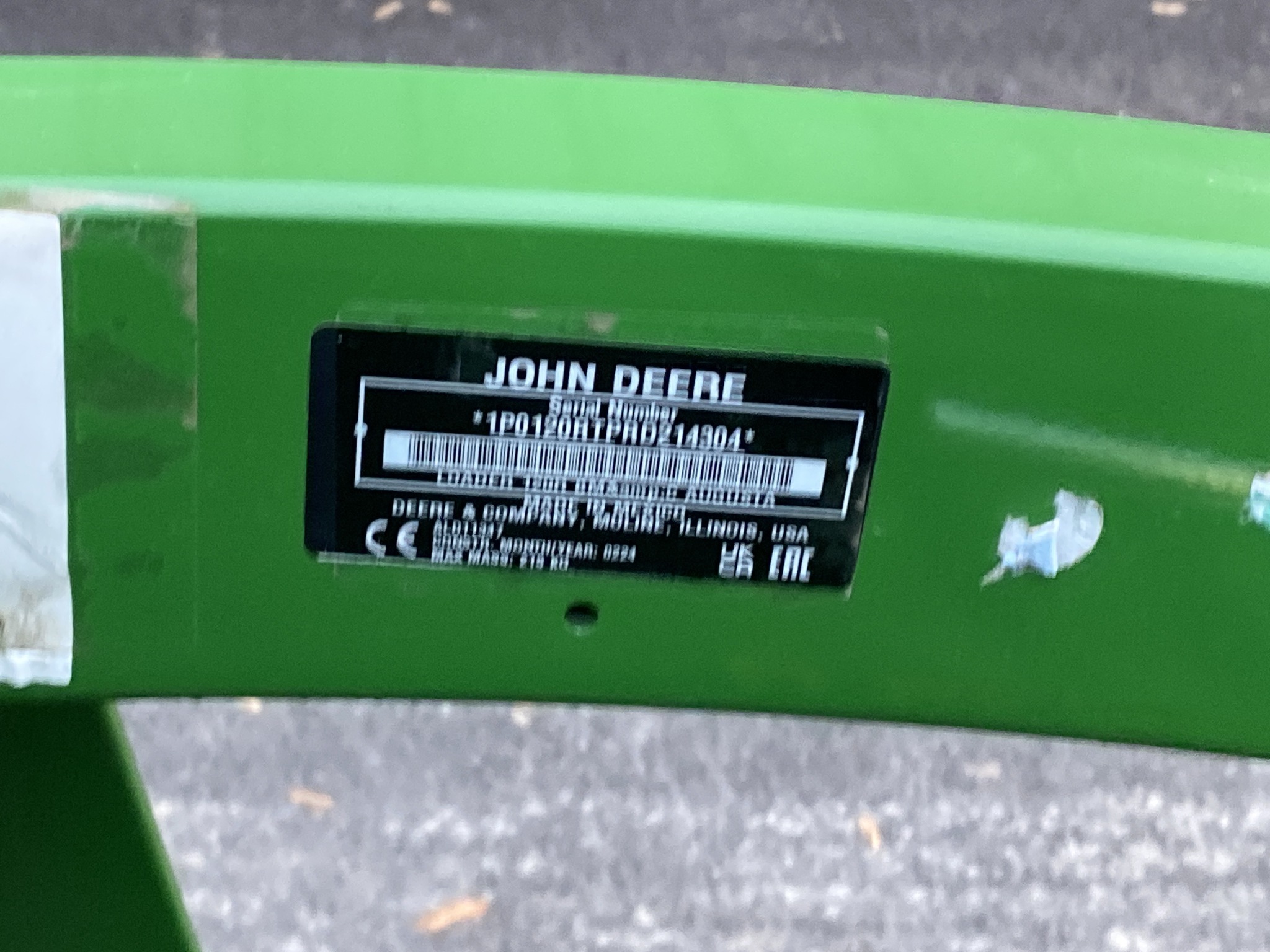 2021 John Deere 2025R Image 11