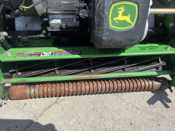 Used 2004 John Deere 220B Walking Greens Mowers at Horizon Ag & Turf in Edmonton West, AB - Photo3