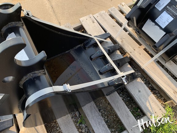 Photo of 2024 John Deere BYT10978
