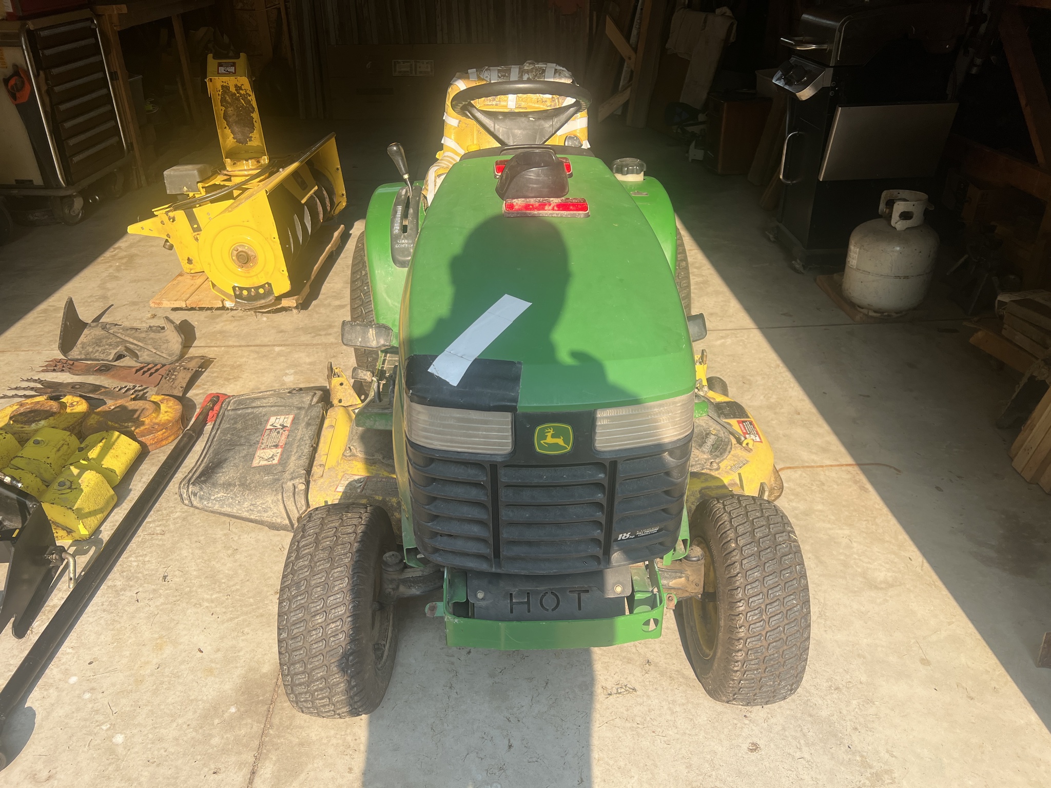 2005 John Deere GT235 Image 2