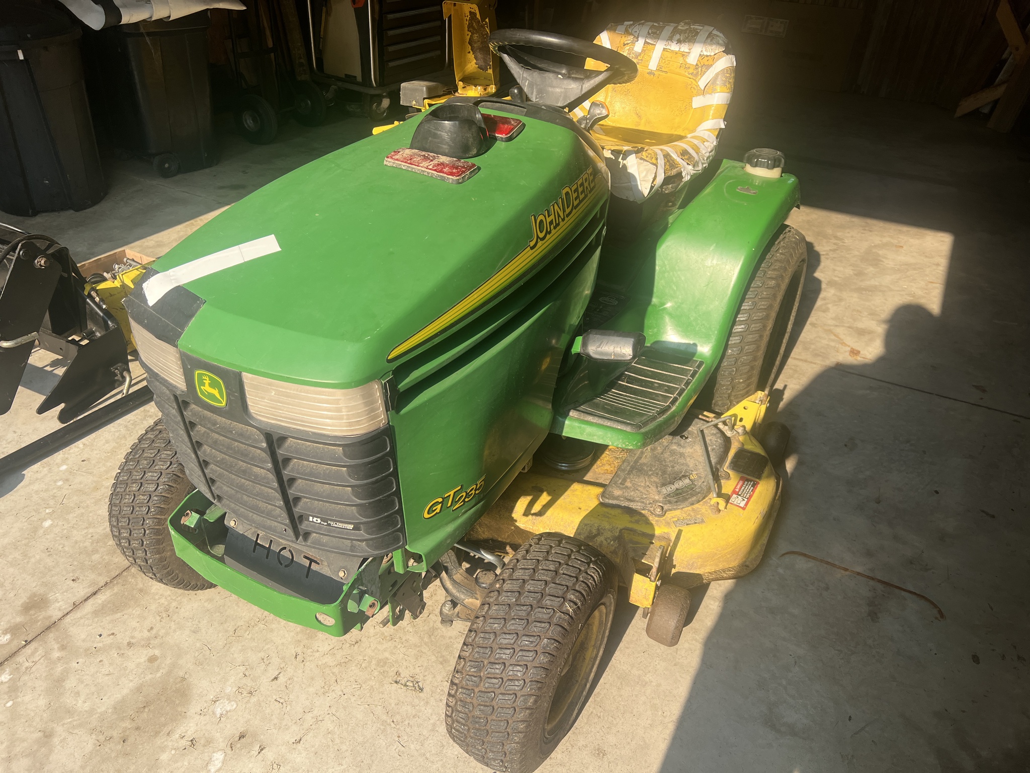 2005 John Deere GT235 Image 3