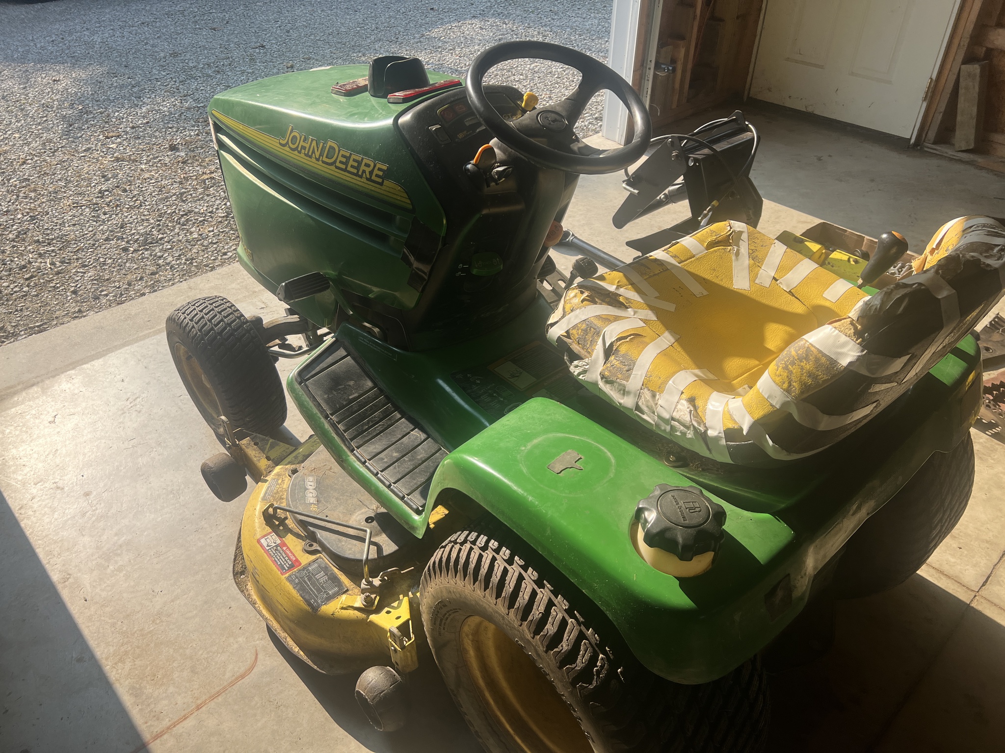 2005 John Deere GT235 Image 5