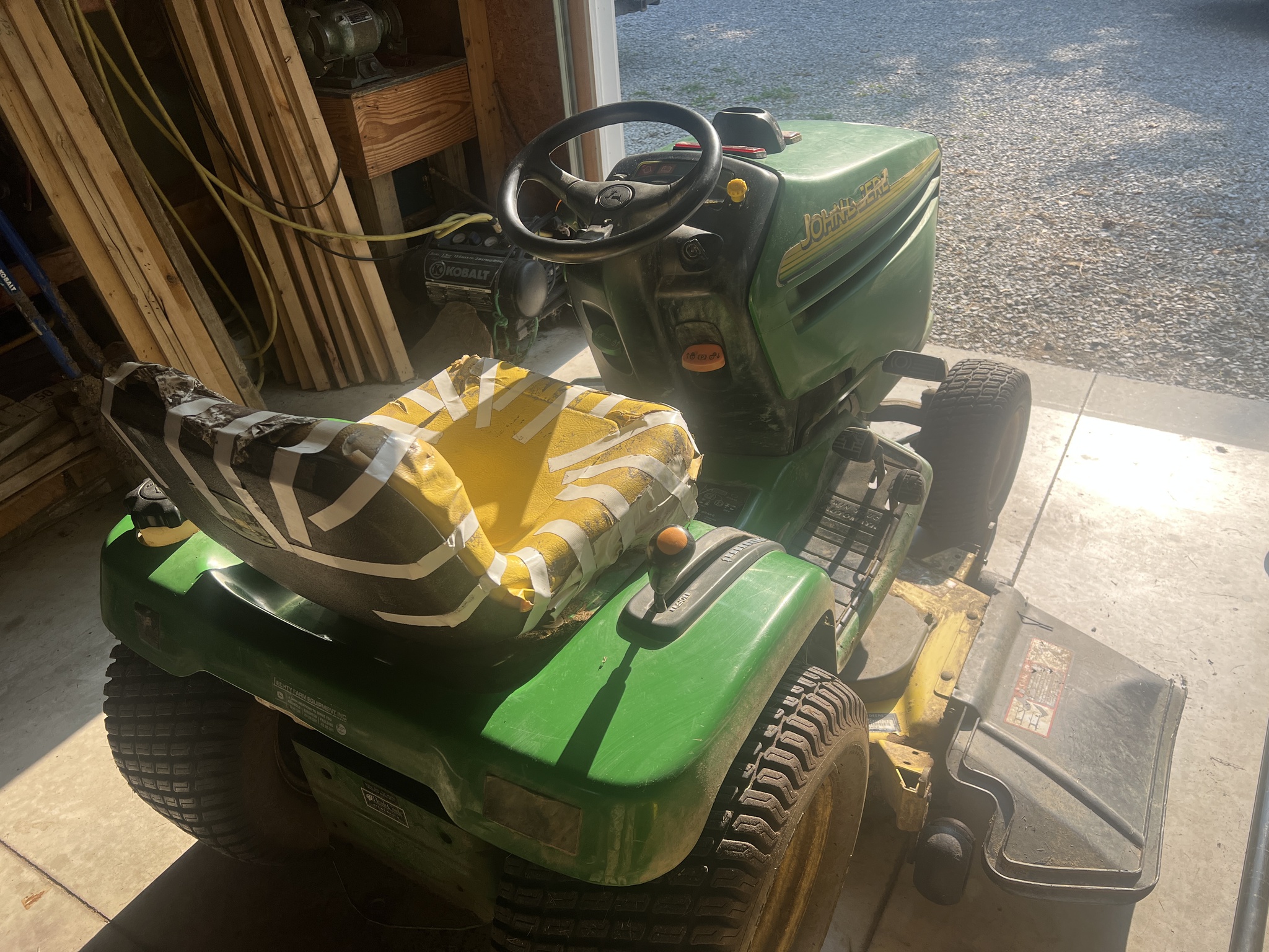 2005 John Deere GT235 Image 7