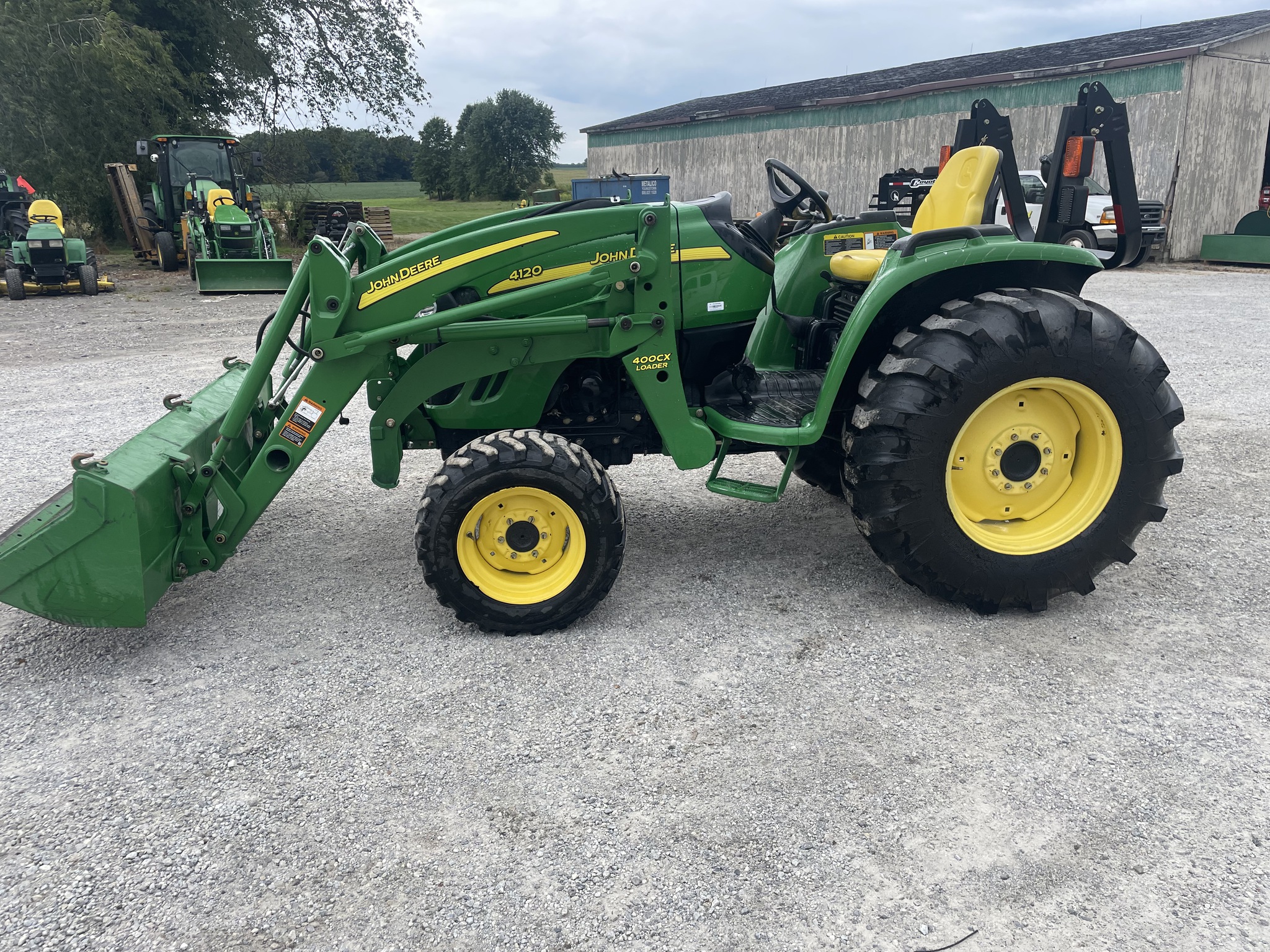 2010 John Deere 4120 Image 1
