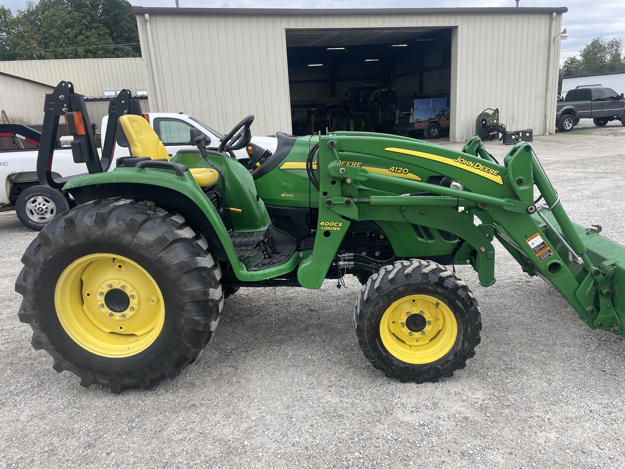 2010 John Deere 4120 Image 3